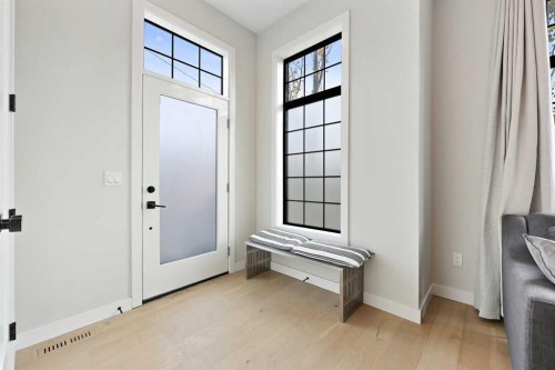 4929 20 Street Sw, Calgary, AB - Indoor Photo Showing Other Room