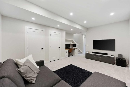 4929 20 Street Sw, Calgary, AB - Indoor