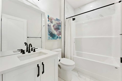 4929 20 Street Sw, Calgary, AB - Indoor Photo Showing Bathroom