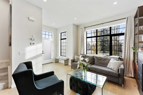 4929 20 Street Sw, Calgary, AB - Indoor Photo Showing Living Room
