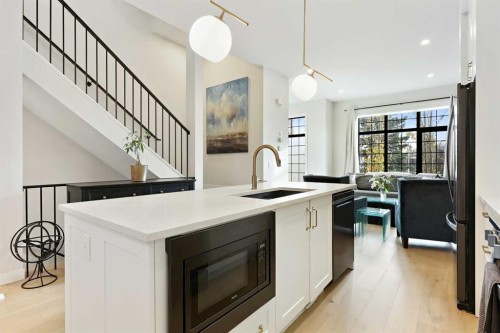 4929 20 Street Sw, Calgary, AB - Indoor Photo Showing Kitchen With Upgraded Kitchen