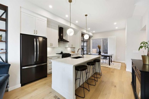 4929 20 Street Sw, Calgary, AB - Indoor Photo Showing Kitchen With Upgraded Kitchen