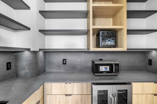 3C Willow Crescent Sw, Calgary, AB - Indoor Photo Showing Kitchen