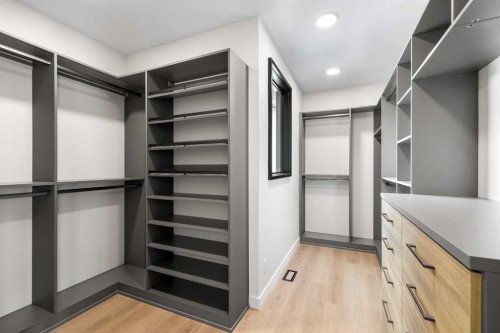 3C Willow Crescent Sw, Calgary, AB - Indoor Photo Showing Other Room