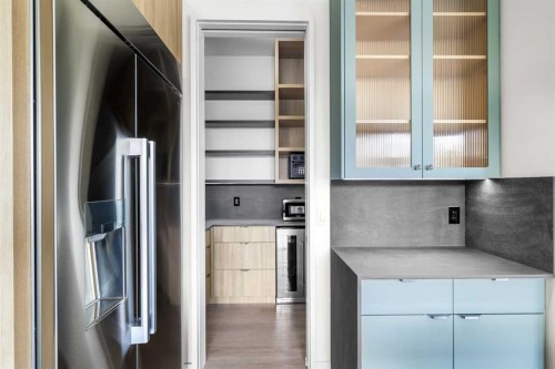 3C Willow Crescent Sw, Calgary, AB - Indoor Photo Showing Kitchen