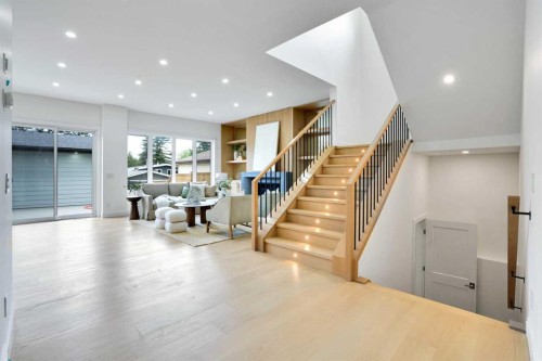 6312 Lacombe Way Sw, Calgary, AB - Indoor