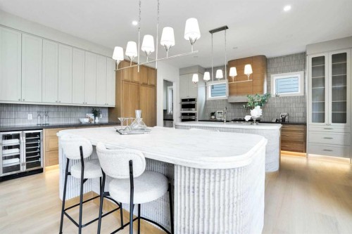 6312 Lacombe Way Sw, Calgary, AB - Indoor