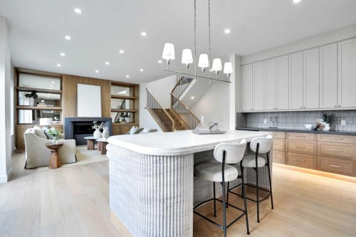 6312 Lacombe Way Sw, Calgary, AB - Indoor