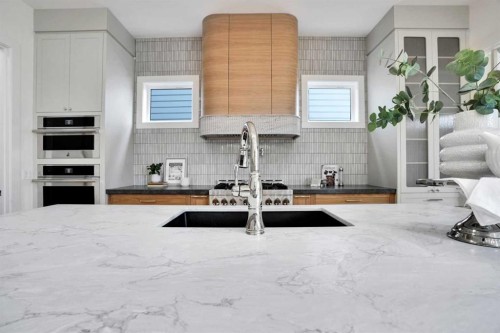 6312 Lacombe Way Sw, Calgary, AB - Indoor Photo Showing Kitchen With Upgraded Kitchen