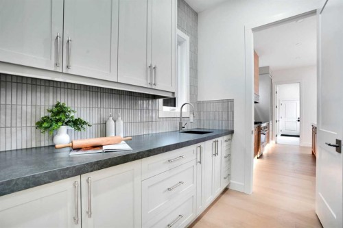 6312 Lacombe Way Sw, Calgary, AB - Indoor Photo Showing Kitchen