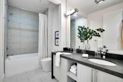 6312 Lacombe Way Sw, Calgary, AB - Indoor Photo Showing Bathroom