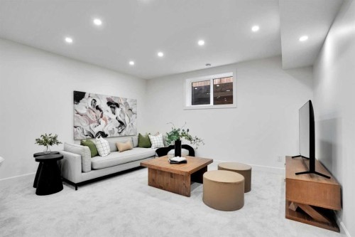 6312 Lacombe Way Sw, Calgary, AB - Indoor