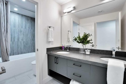 6312 Lacombe Way Sw, Calgary, AB - Indoor Photo Showing Bathroom