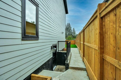 6312 Lacombe Way Sw, Calgary, AB - Outdoor With Exterior