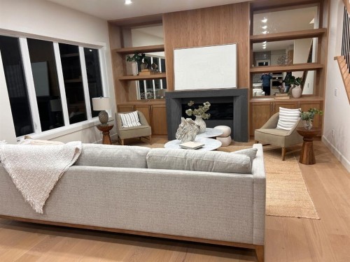 6312 Lacombe Way Sw, Calgary, AB - Indoor