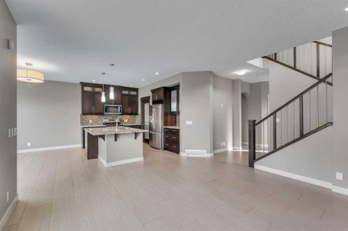 204 Sunset View, Cochrane, AB - Indoor Photo Showing Kitchen