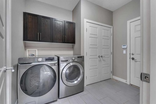 204 Sunset View, Cochrane, AB - Indoor Photo Showing Laundry Room