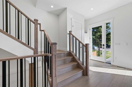 5011 21 Avenue Nw, Calgary, AB - Indoor Photo Showing Other Room