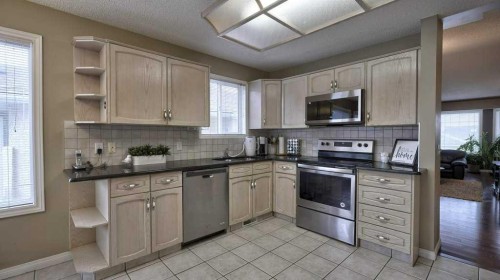 138 Sierra Morena Green Sw, Calgary, AB - Indoor Photo Showing Kitchen