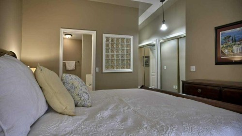 138 Sierra Morena Green Sw, Calgary, AB - Indoor Photo Showing Bedroom