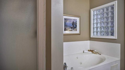 138 Sierra Morena Green Sw, Calgary, AB - Indoor Photo Showing Bathroom