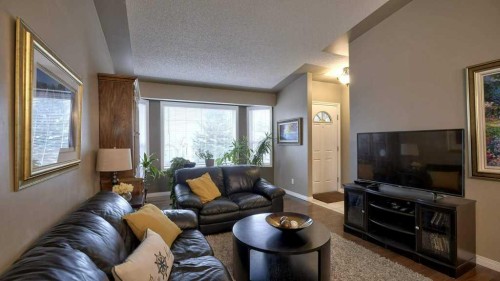 138 Sierra Morena Green Sw, Calgary, AB - Indoor Photo Showing Living Room