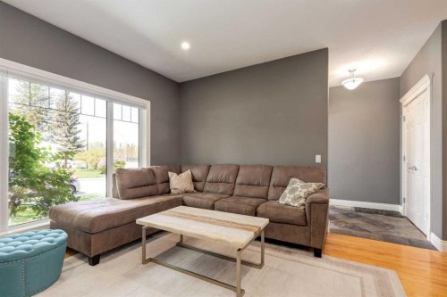1406 29 Street Sw, Calgary, AB - Indoor Photo Showing Living Room