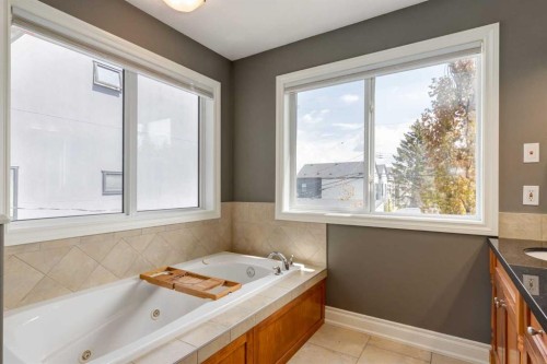 1406 29 Street Sw, Calgary, AB - Indoor Photo Showing Bathroom