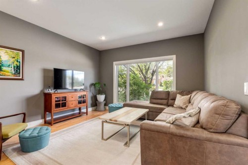 1406 29 Street Sw, Calgary, AB - Indoor Photo Showing Living Room