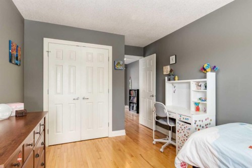 1406 29 Street Sw, Calgary, AB - Indoor Photo Showing Bedroom