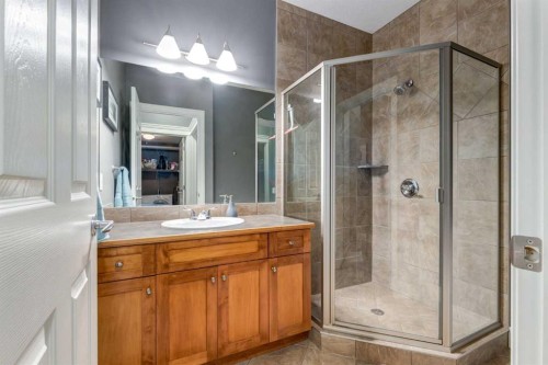 1406 29 Street Sw, Calgary, AB - Indoor Photo Showing Bathroom