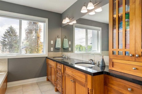 1406 29 Street Sw, Calgary, AB - Indoor Photo Showing Bathroom