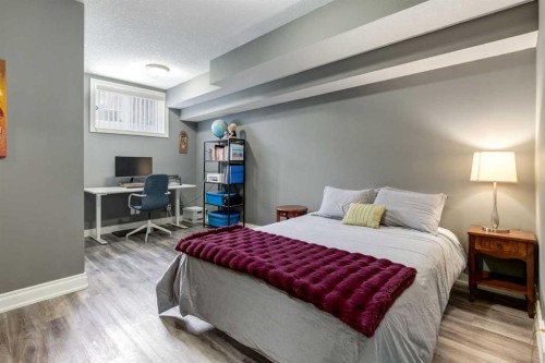 1406 29 Street Sw, Calgary, AB - Indoor Photo Showing Bedroom