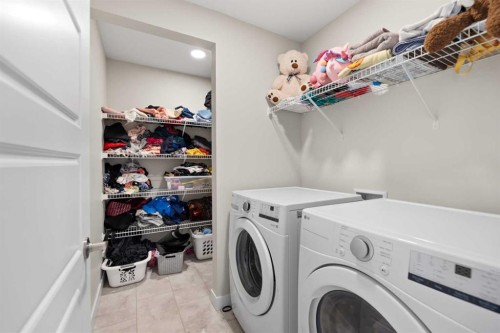 7 Corner Glen Common Ne, Calgary, AB - Indoor Photo Showing Laundry Room