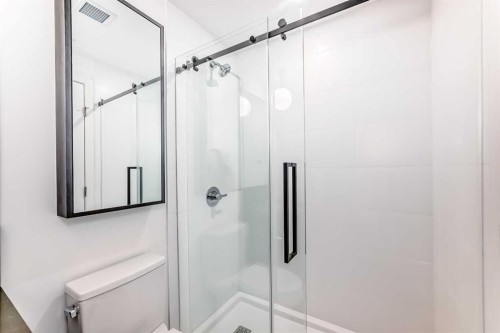 1013-730 2 Avenue Sw, Calgary, AB - Indoor Photo Showing Bathroom