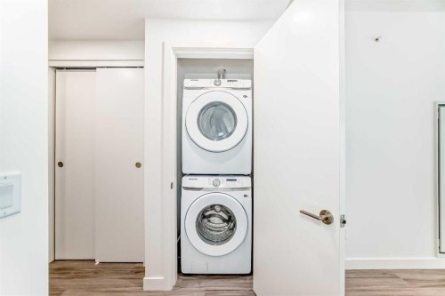 1013-730 2 Avenue Sw, Calgary, AB - Indoor Photo Showing Laundry Room
