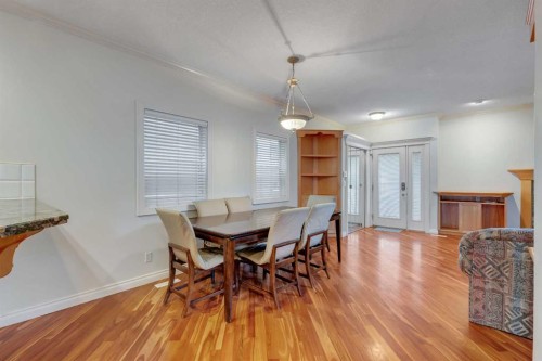 2834 Parkdale Boulevard Nw, Calgary, AB - Indoor Photo Showing Dining Room
