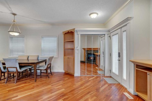 2834 Parkdale Boulevard Nw, Calgary, AB - Indoor Photo Showing Dining Room