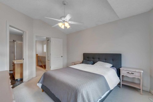 2834 Parkdale Boulevard Nw, Calgary, AB - Indoor Photo Showing Bedroom