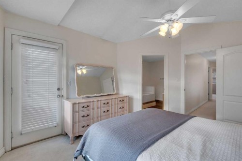 2834 Parkdale Boulevard Nw, Calgary, AB - Indoor Photo Showing Bedroom