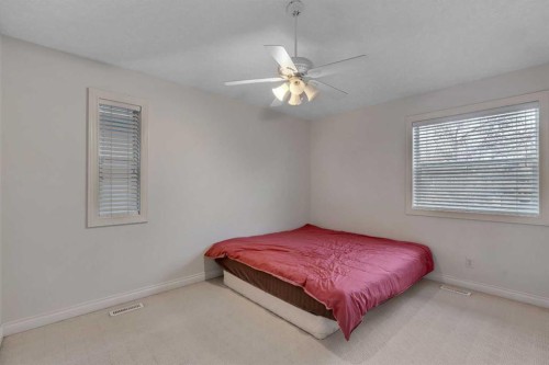 2834 Parkdale Boulevard Nw, Calgary, AB - Indoor Photo Showing Bedroom