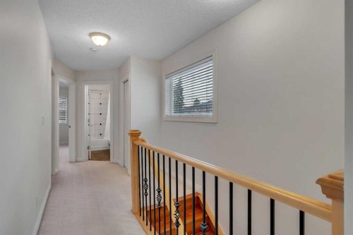 2834 Parkdale Boulevard Nw, Calgary, AB - Indoor Photo Showing Other Room