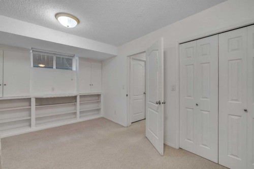 2834 Parkdale Boulevard Nw, Calgary, AB - Indoor Photo Showing Other Room