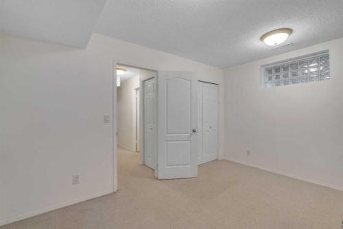 2834 Parkdale Boulevard Nw, Calgary, AB - Indoor Photo Showing Other Room