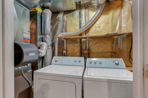 2834 Parkdale Boulevard Nw, Calgary, AB - Indoor Photo Showing Laundry Room