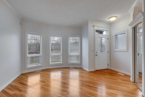 2834 Parkdale Boulevard Nw, Calgary, AB - Indoor Photo Showing Other Room