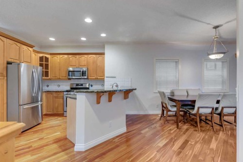 2834 Parkdale Boulevard Nw, Calgary, AB - Indoor Photo Showing Kitchen With Stainless Steel Kitchen