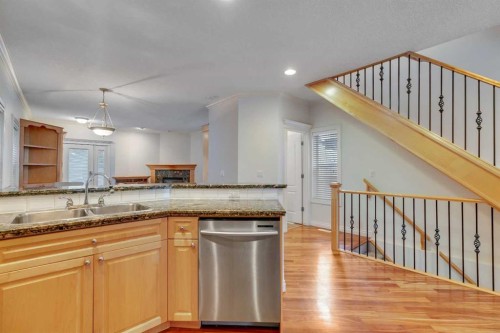 2834 Parkdale Boulevard Nw, Calgary, AB - Indoor Photo Showing Kitchen With Double Sink