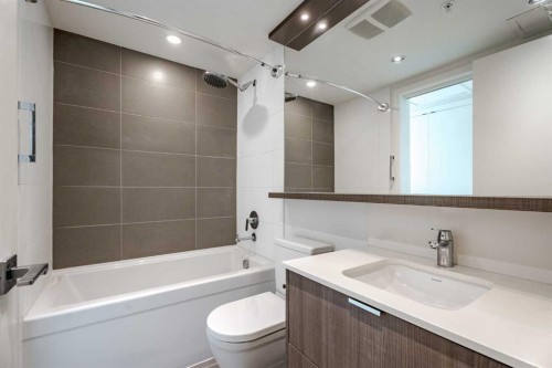 301-128 2 Street Sw, Calgary, AB - Indoor Photo Showing Bathroom