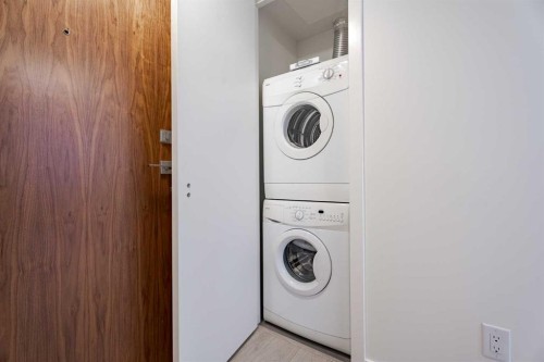 301-128 2 Street Sw, Calgary, AB - Indoor Photo Showing Laundry Room